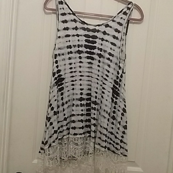 $7. FIRM PRICE All at once Tunic - Picture 1 of 3